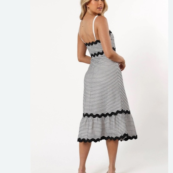 Petal & Pup SAVVY MIDI DRESS - BLACK/WHITE SIZE S - Picture 2 of 16
